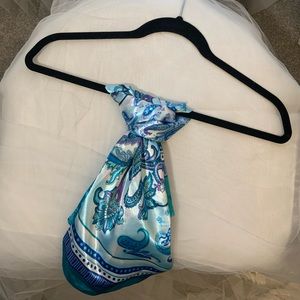 Women’s neck scarf